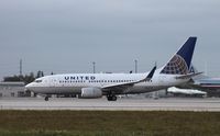 N24715 @ KMIA - Boeing 737-700 - by Mark Pasqualino
