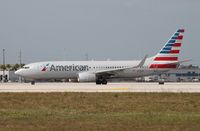 N925NN @ KMIA - Boeing 737-800 - by Mark Pasqualino
