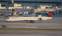 N918DE @ MIA - Delta MD-88