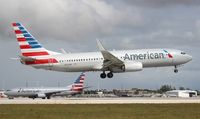 N922NN @ MIA - American 737-800