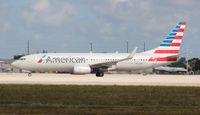 N926NN @ MIA - American 737-800
