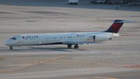 N927DA @ MIA - Delta MD-88