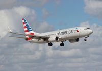 N927NN @ MIA - American 737-800