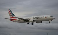 N928NN @ KMIA - American 737-800