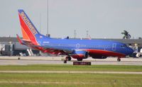 N932WN @ PBI - Southwest 737-700 - by Florida Metal