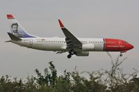 LN-DYJ @ EGKK - Arriving 08 - by John Coates