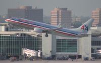 N940AN @ MIA - American 737-800 - by Florida Metal