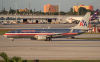 N957AN @ MIA - American 737-800 - by Florida Metal