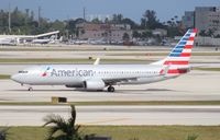 N989AN @ MIA - American 737-800