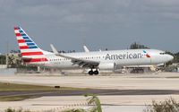N992AN @ MIA - American 737-800