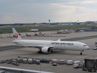 JA735J @ EDDF - Parking