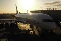 N904NV @ PHNL - At Honolulu - by Micha Lueck
