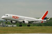 F-HBLI @ LFPG - Embraer ERJ-190LR, Landing Rwy 26L, Roissy Charles De Gaulle Airport (LFPG-CDG) - by Yves-Q
