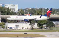 N3749D @ FLL - Delta 737-800