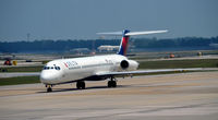 N947DL @ KIAH - Taxi Houston - by Ronald Barker