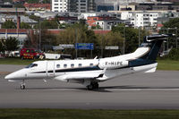 F-HIPE @ ESSB - Lining up runway 30.