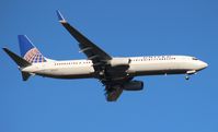 N37437 @ MCO - United 737-900