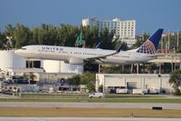 N68453 @ FLL - United 737-900 - by Florida Metal