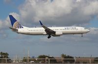 N71411 @ MIA - United 737-900