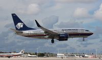 XA-PAM @ MIA - Aeromexico 737-700