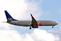 LN-RGG @ EGLL - Boeing 737-883 [38039] (SAS Scandinavian Airlines) Home~G 01/07/2013. On approach 27L.