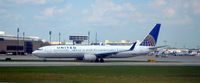 N39463 @ KIAH - Taxi Houston - by Ronald Barker