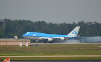 PH-BFI @ KIAH - Landing Houston - by Ronald Barker