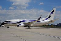 N111VM @ LOWW - Boeing 737-700