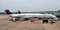 N910DE @ KDCA - Gaate 17 Reagan - by Ronald Barker