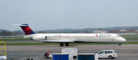 N910DE @ KDCA - Taxi Reagan - by Ronald Barker