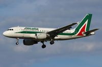 EI-IMV @ LOWW - Alitalia