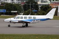 SE-KCY @ ESSB - Lining up runway 30.