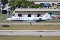 N61WH @ FLL - Miami Dolphins G-IV