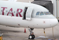 A7-AHP @ LOWW - Qatar A320 - by Thomas Ranner