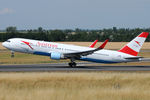 OE-LAY @ VIE - Austrian Airlines