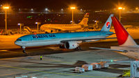 HL8208 @ FRA - Korean Air - by Karl-Heinz Krebs