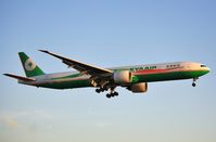 B-16702 @ EGLL - Finals 27R - by John Coates