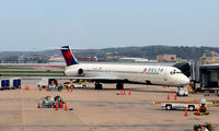 N949DL @ KDCA - Gat 19 National Airport - by Ronald Barker