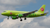 VP-BHL @ EDDF - Final RWY 25L - by Karl-Heinz Krebs