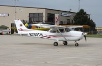 N290TW @ KENW - Cessna 172S
