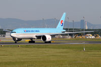 HL8226 @ LOWW - Korean Air Cargo