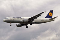 D-AIPP @ EGLL - Airbus A320-211 [0110] (Lufthansa) Heathrow~G 31/08/2006.On finals 27L. - by Ray Barber
