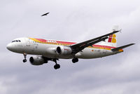 EC-HDP @ EGLL - Airbus A320-214 [1101] (Iberia) Heathrow~G 31/08/2006 On finals 27L. - by Ray Barber