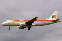 EC-HDP @ EGLL - Airbus A320-214 [1101] (Iberia) Heathrow~G 31/08/2006 On finals 27L. - by Ray Barber