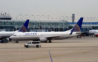 N33284 @ KORD - Pushback O'Hare - by Ronald Barker
