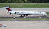 N922DX @ TPA - Delta MD-90