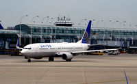N75435 @ KORD - Taxi O'Hare - by Ronald Barker