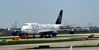 N121UA @ KORD - Taxi O'Hare - by Ronald Barker
