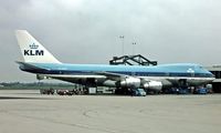 N1309E @ EHAM - Boeing 747-206B SUD [22380] (KLM-Royal Dutch Airlines) Amsterdam-Schiphol~PH 10/06/1982. From a slide. - by Ray Barber