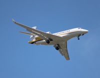 N111HZ @ MCO - Falcon 7X